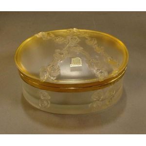 Large Lalique crystal glass trinket box with raised rose…
