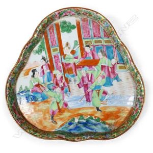 A 19th century Chinese Canton famille rose enamelled shallow…
