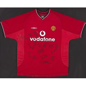 Manchester United: Manchester United home shirt with 17…