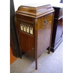 Rexonola oak case gramophone with tins of needles, 43 cm wide,…