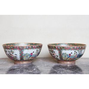 A pair of Cantonese famille-rose bowls, 25 cm diameter 12 cm…