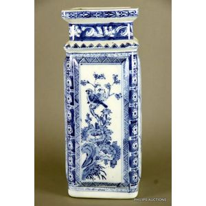 A Chinese Qing style blue and white porcelain vase, 20th…