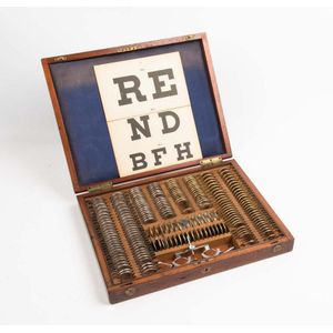 A travelling opticians case, late 19th early 20th century, 8 cm…