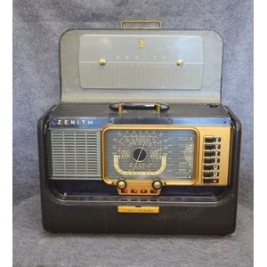 A Zenith TransOceanic Wave Magnet 540 complete with manual,…