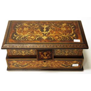 Antique Sorrento inlaid wooden jewellery box decorated to lid…