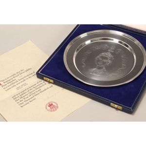 Elizabeth II sterling silver commemorative plate, hallmarked…