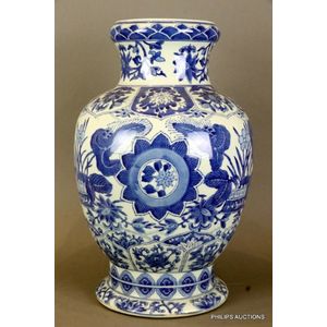A large Chinese blue and white vase, the baluster form vase…