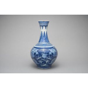 A blue and white 'dragon' vase Kangxi four-character…