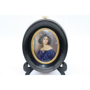Italian portrait miniature, finely painted depicting lady 'Anna…