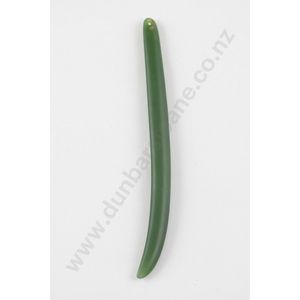 Pounamu kapeu (ear pendant), Kawakawa variety nephrite with…