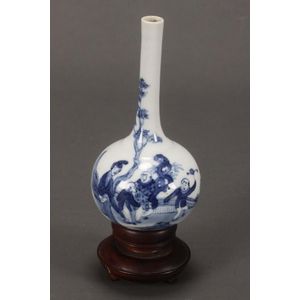 Fine and petit late Qing Dynasty blue and white porcelain vase,…