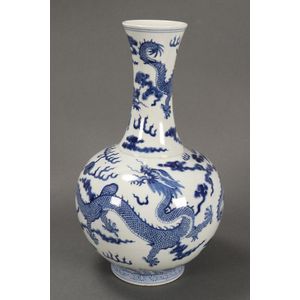 Good Chinese blue and white porcelain vase, with waisted neck,…