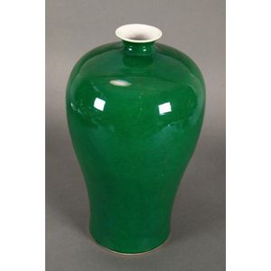 Good Chinese monochrome porcelain vase, of meiping form, with a&hellip;