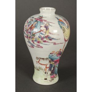 Chinese famille rose Meiping vase, with a short neck, decorated&hellip;