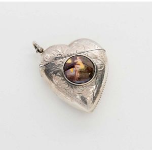 An Edwardian sterling silver heart shaped vesta with an enamel…
