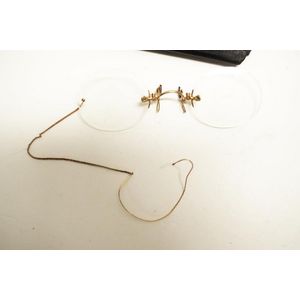 Vintage set yellow gold pince-nez spectacles gold nose piece…