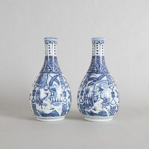 A pair of Chinese Ming Dynasty blue and white 'Figural and…