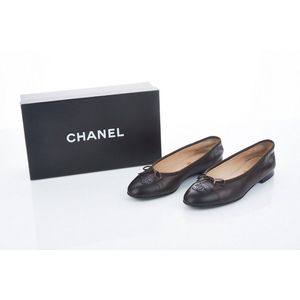 Chanel Red Quilted Patent Leather CC Bow Cap Toe Ballet Flats Size 38.5  Chanel
