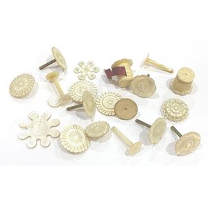 A collection of Victorian mother of pearl sewing items…