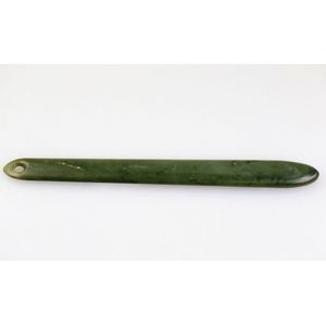 Maori green stone kuru (pendant) of straight form with tapering…