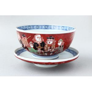 Japanese porcelain bowl and cover, decorated with floral blue…