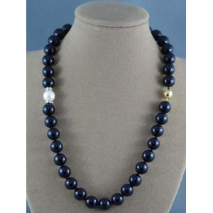 Onyx and pearl necklace, with magnetic clasp, approx 46 cm in…