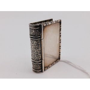 Silver snuff box, novelty design in the form of a book with…