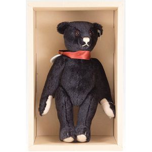 Boxed as new Steiff Club 1999, replica 1912 teddy bear, closely…