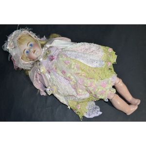 Heinrich Handwerck Bisque head doll, 27 inches marked '14…