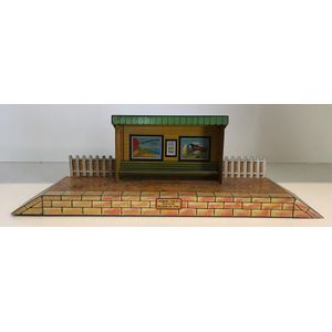 A collection of Hornby, including four tin station Platforms, a…