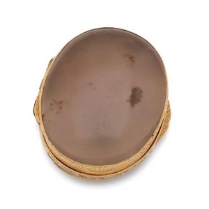 An antique enamelled gold and agate snuff box, an oval agate…