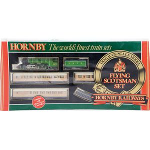 Boxed R548 flying Scotsman set of 4-6-2 locomotive and tender…