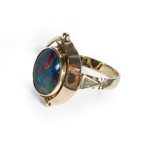 9ct yellow gold opal triplet ring, 50s/60s oval triplet opal&hellip;