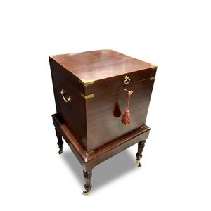 William IV mahogany wine cellarette, c.1830-35, the&hellip;