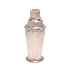 A George V sterling silver cocktail shaker by Joseph Gloster…