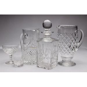 Stuart Crystal drinking suite comprising of 14 cocktail glasses,…
