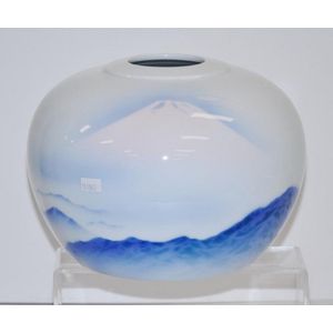 Fukagawa Japan ceramic spherical vase blue and white mountain…