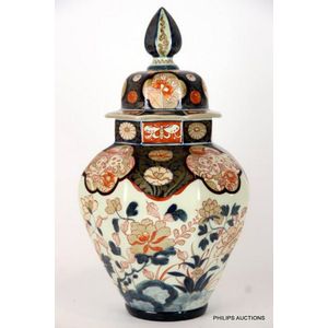 An Imari covered vase, Meiji period, early 20th century, an…