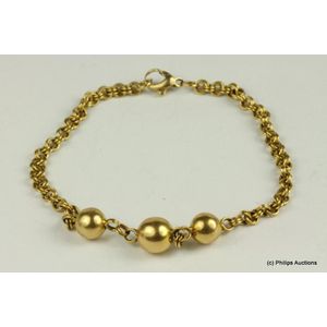 A gold bracelet. 18ct yellow gold, made as a double round…