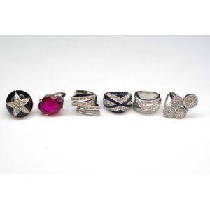 A large quantity of costume jewellery includes: rings, ear&hellip;