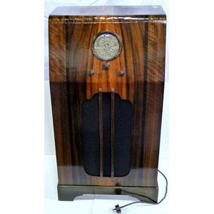 1930s Art Deco floor model radio, walnut case ('Sherwood&hellip;
