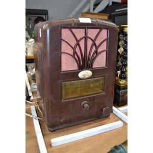 His Masters Voice Bakelite radio, approx 40 cm high, 28 cm wide,…