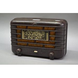 His Masters Voice little Nipper radio, approx 20 cm high, 30 cm…