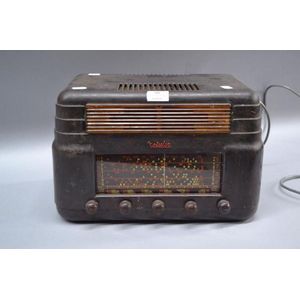 Vintage Kreisler Bakelite radio, approx 36 cm x 20 cm x 28 cm