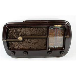 An Australian-made 1930s Art Deco Bakelite radio by Mullard.…