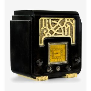 A.W.A. 'Fret & Foot' Radiolette, Australia 1936/7, model 38, 5…