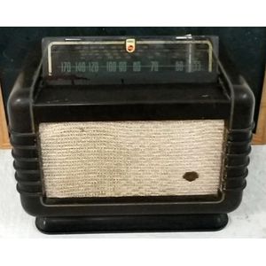 Mallard, New Zealand late 1940s, model 558, 5 valves, mantel…