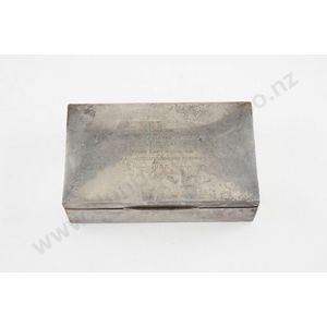 George VI sterling silver cigarette box rectangular shape,…