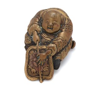 An antique Japanese brass figural clip, Meiji period figure&hellip;