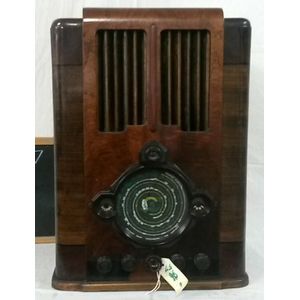 Columbus, New Zealand 1937, model 38, 5 valves, rare table…